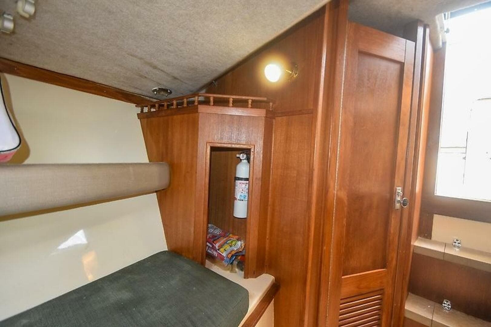 1998 Albemarle 285 Express — photo 35