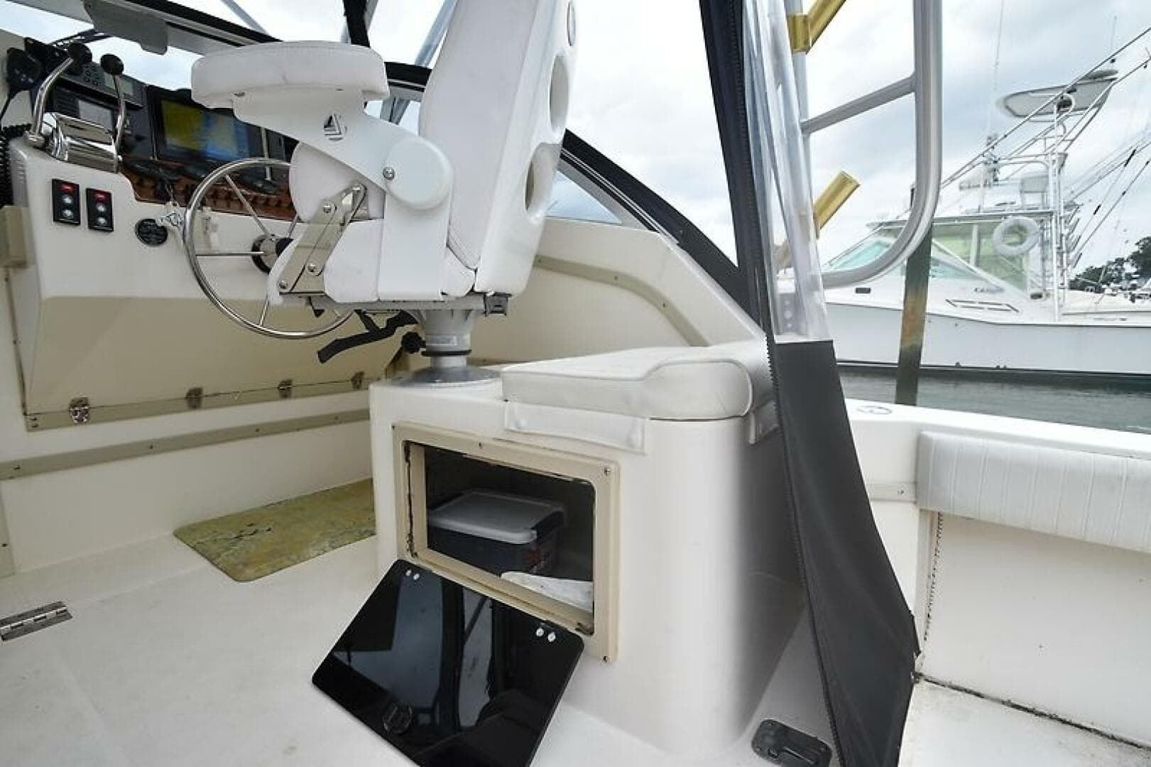 1998 Albemarle 285 Express — photo 33