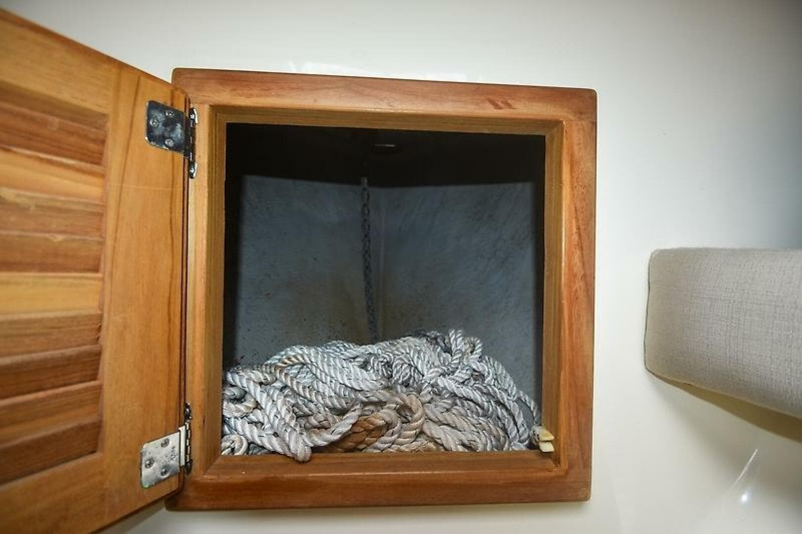 1998 Albemarle 285 Express — photo 36