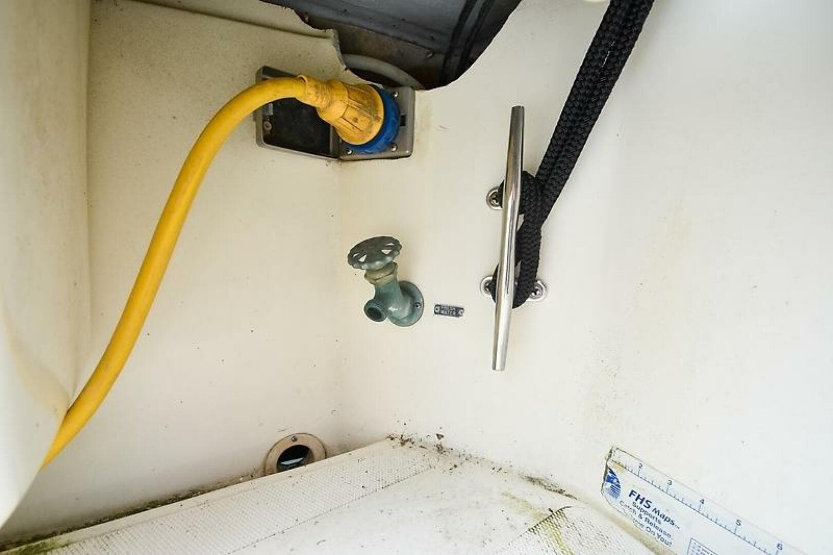 1998 Albemarle 285 Express — photo 25