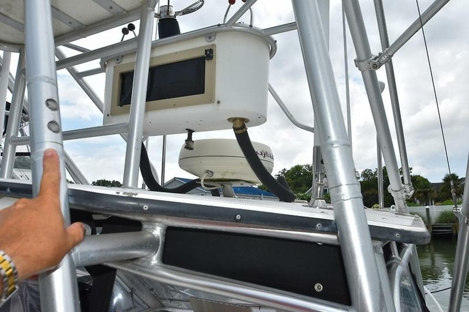 1998 Albemarle 285 Express — photo 19