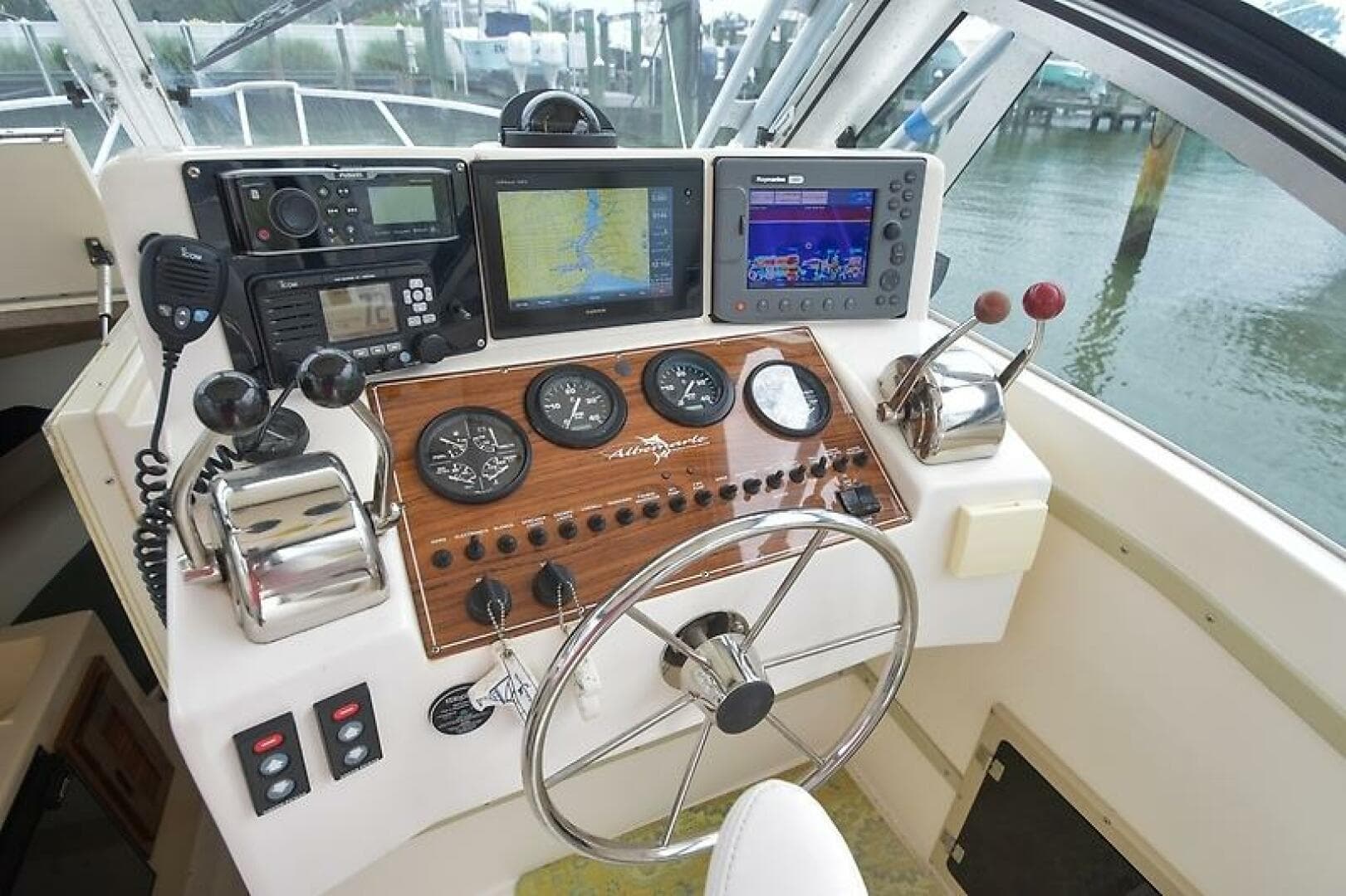 1998 Albemarle 285 Express — photo 13