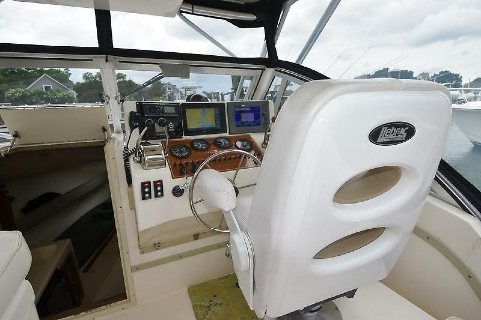 1998 Albemarle 285 Express — photo 29