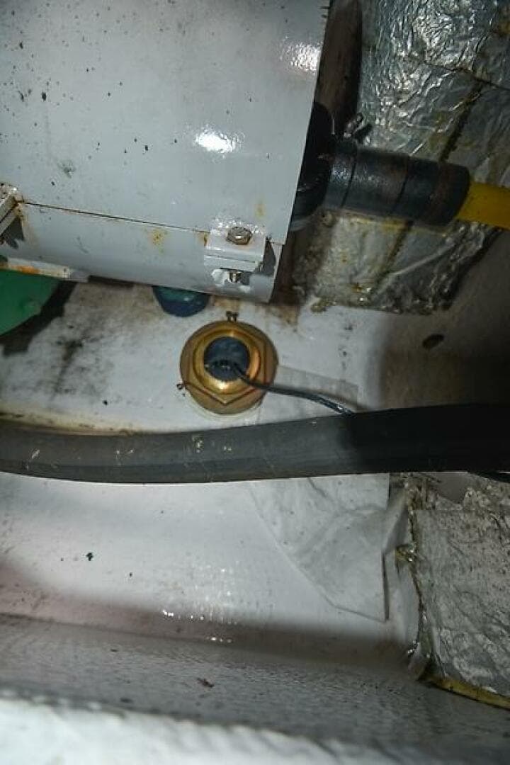 1998 Albemarle 285 Express — photo 14