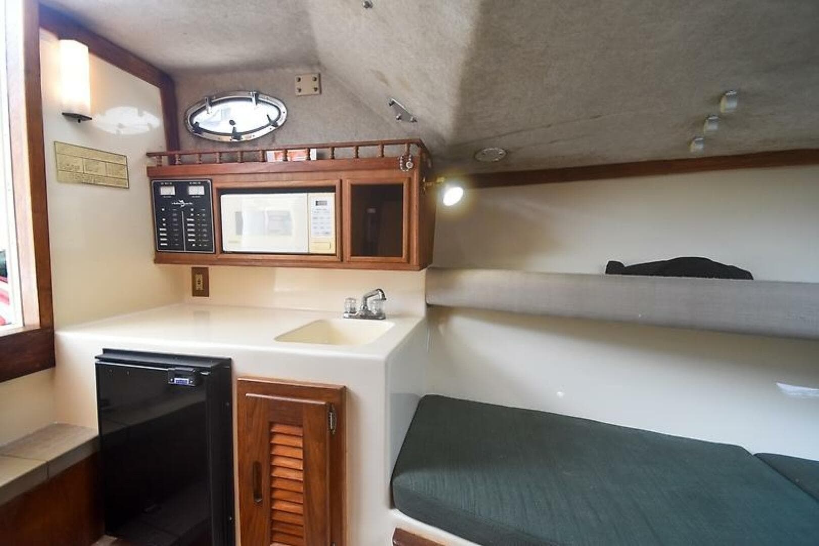 1998 Albemarle 285 Express — photo 40