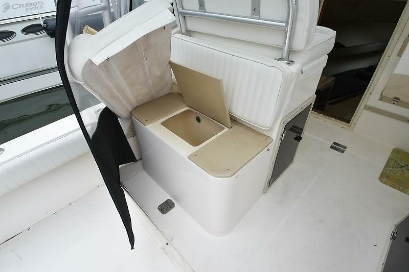 1998 Albemarle 285 Express — photo 32