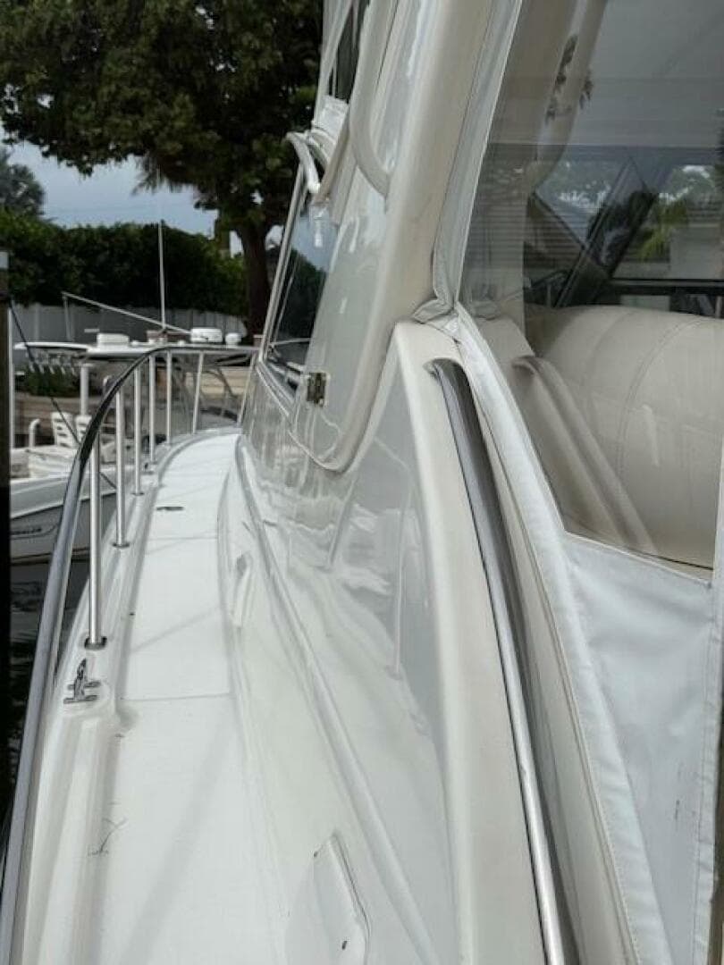 2000 Tiara Yachts 5200 Express — photo 23