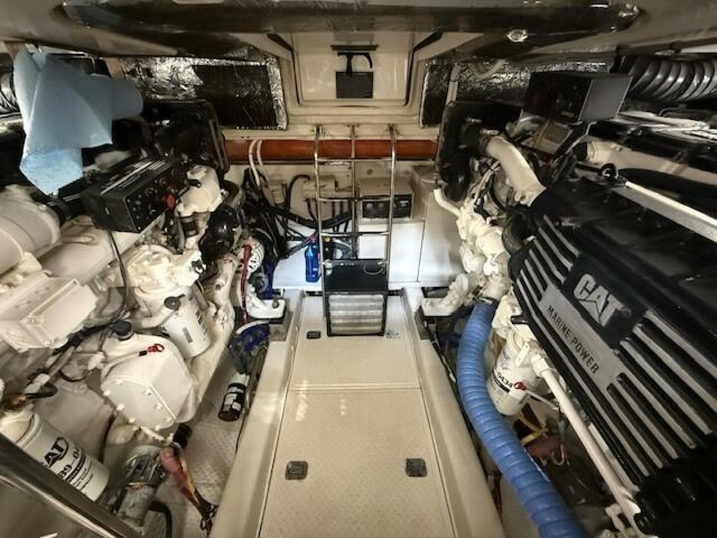 2000 Tiara Yachts 5200 Express — photo 50