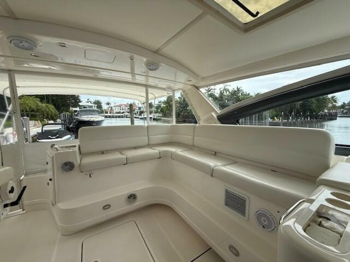 2000 Tiara Yachts 5200 Express — photo 15