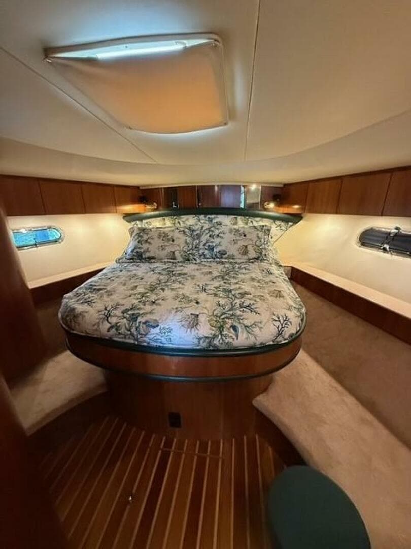 2000 Tiara Yachts 5200 Express — photo 36