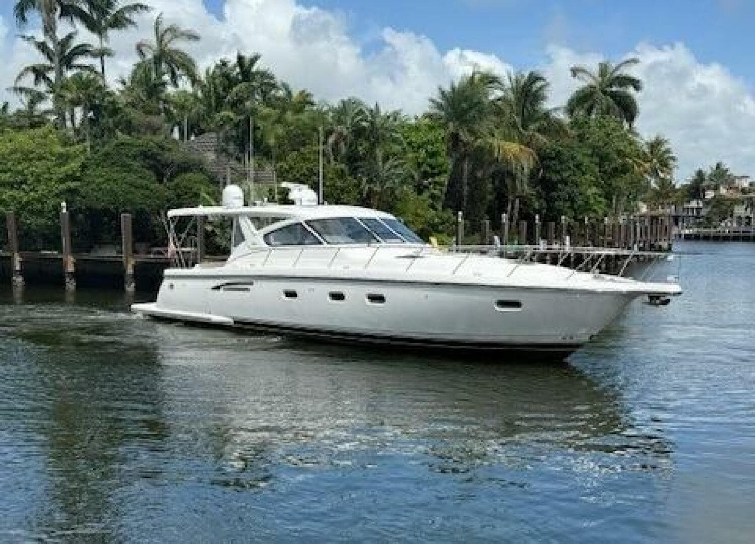 2000 Tiara Yachts 5200 Express — photo 5