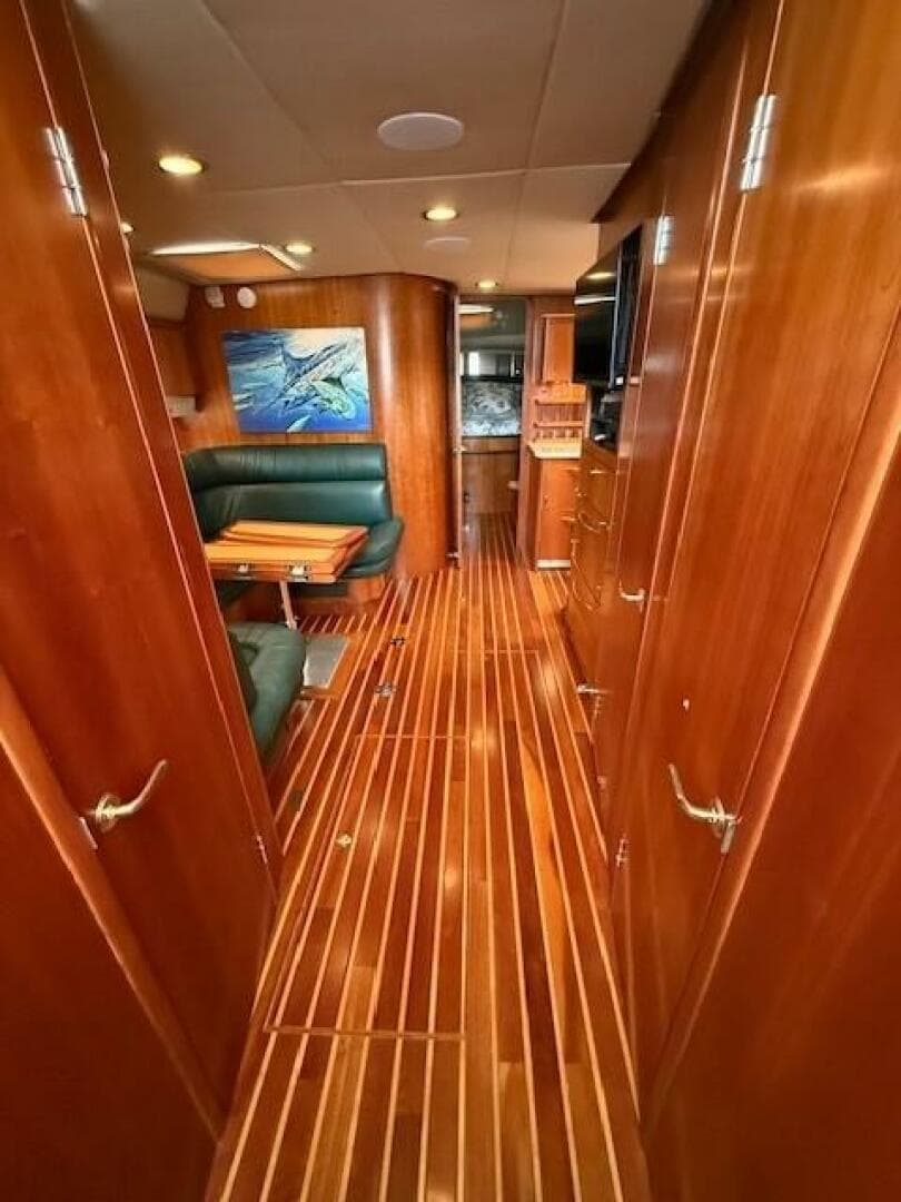 2000 Tiara Yachts 5200 Express — photo 25