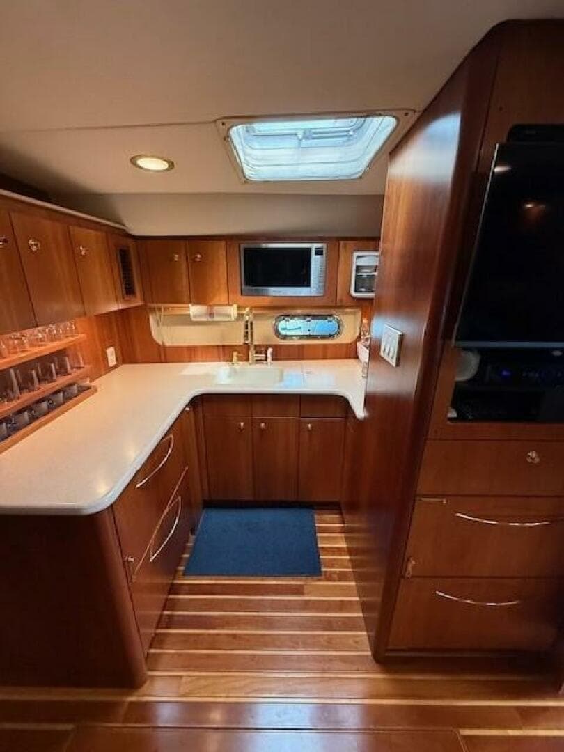 2000 Tiara Yachts 5200 Express — photo 33
