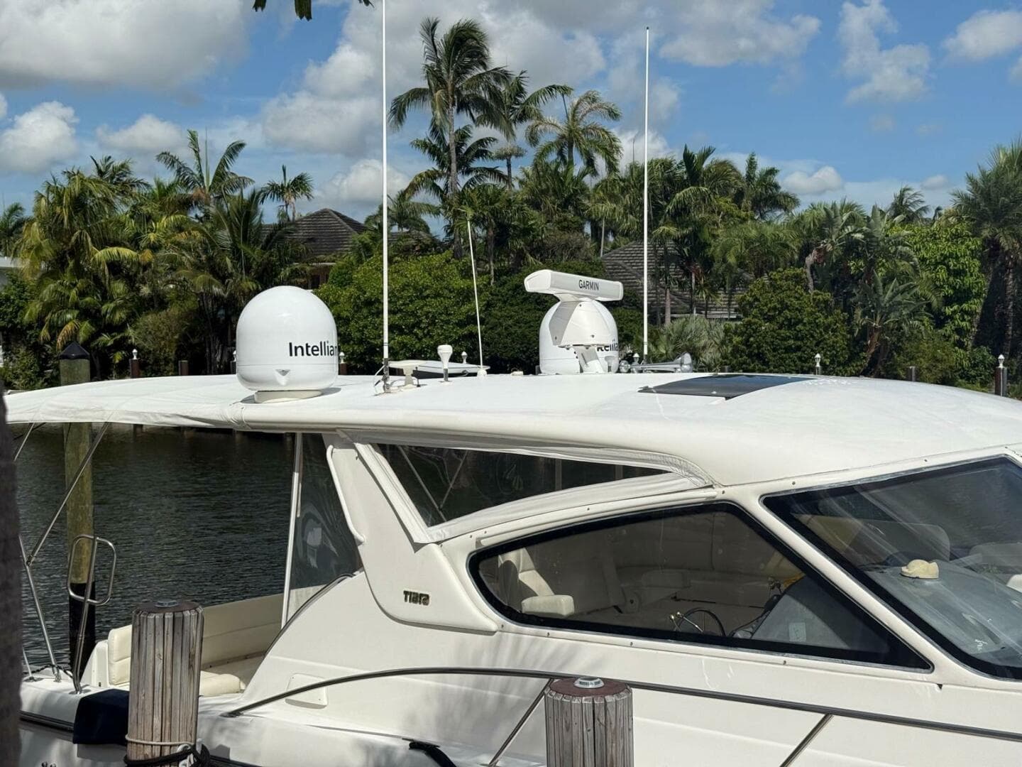 2000 Tiara Yachts 5200 Express — photo 22