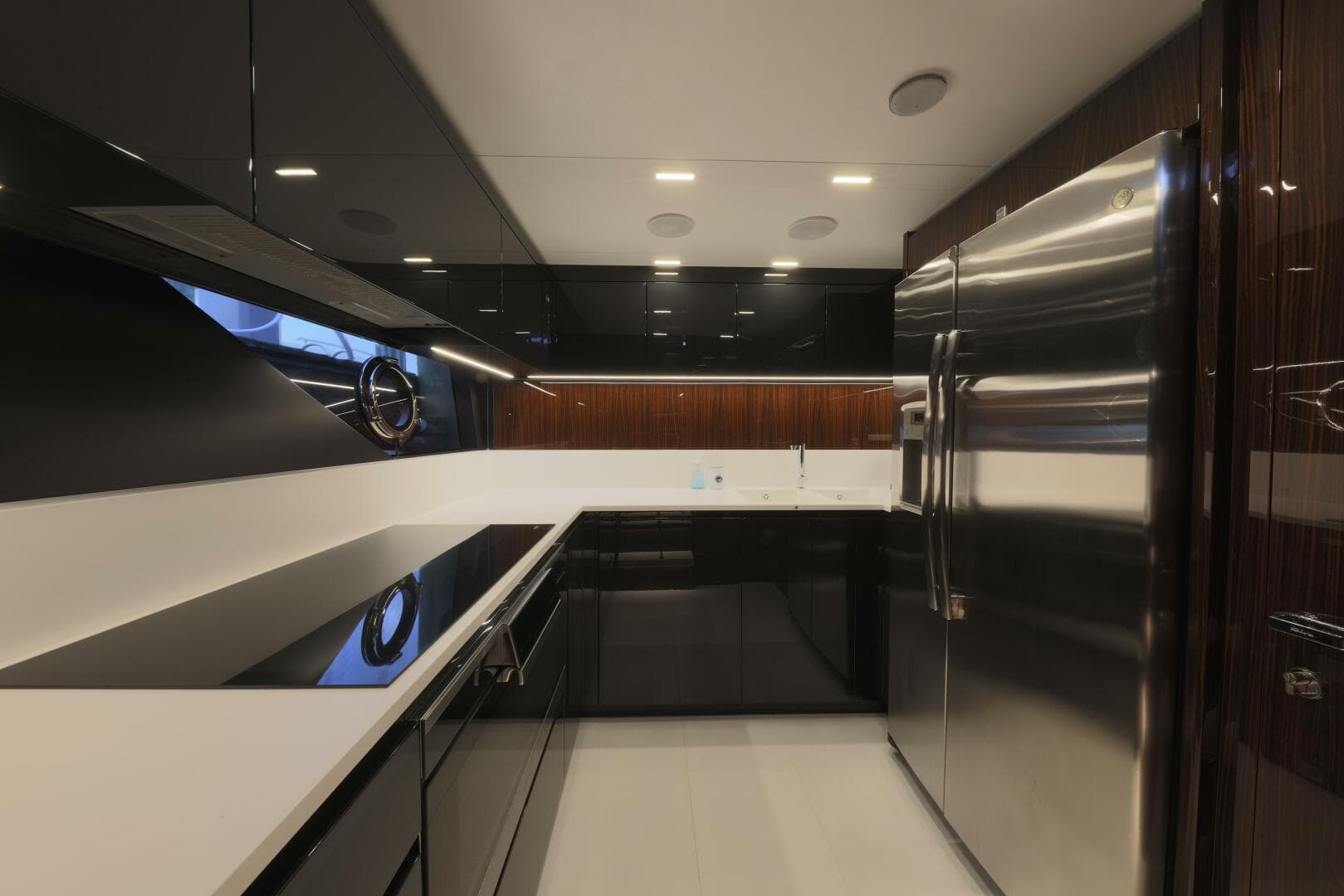 2021 Riva Folgore — photo 29