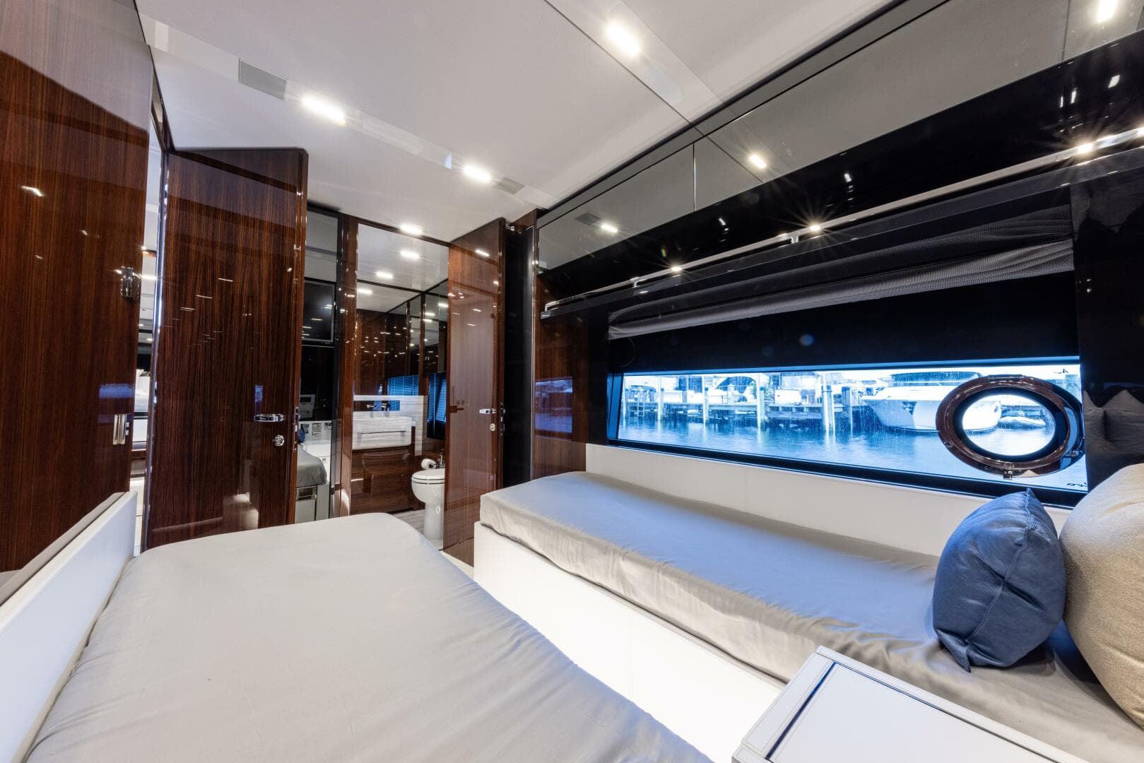 2021 Riva Folgore — photo 16