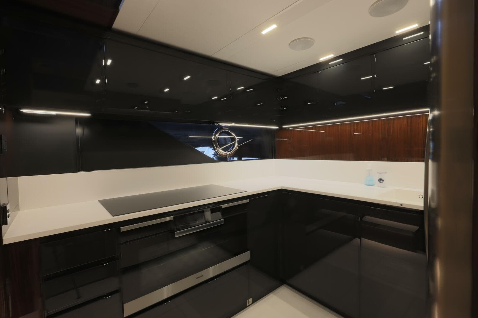 2021 Riva Folgore — photo 28