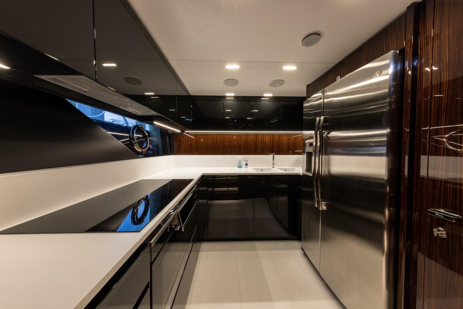 2021 Riva Folgore — photo 30