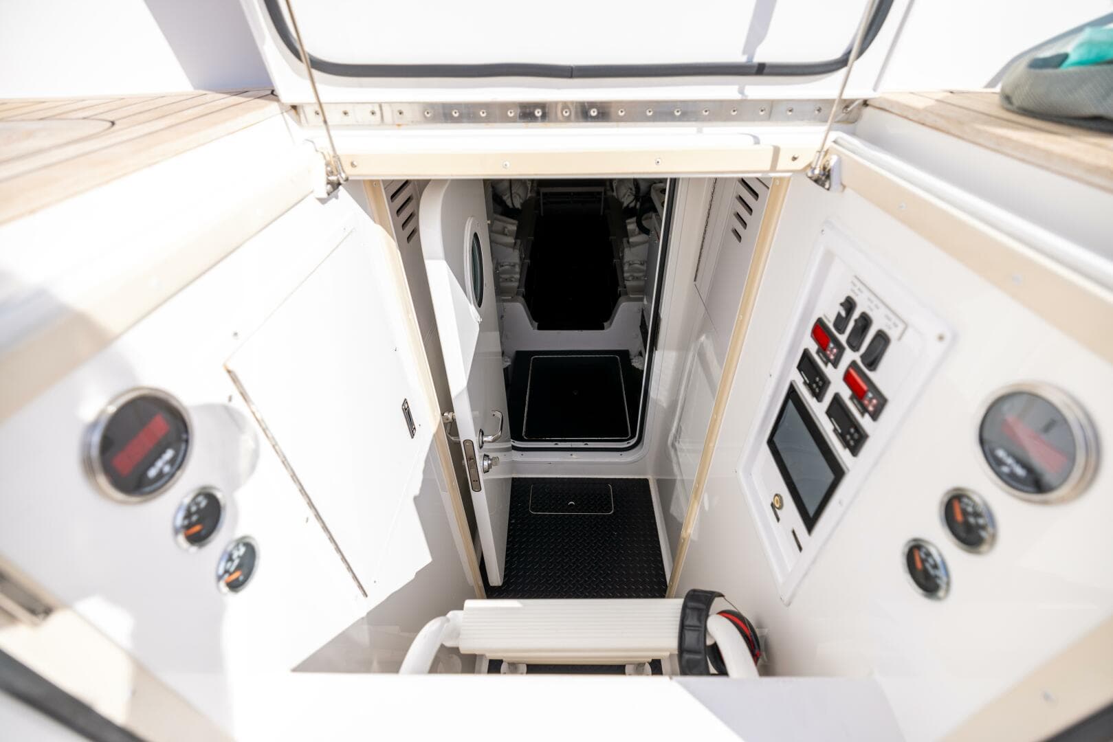 2011 Viking 70 Convertible — photo 62