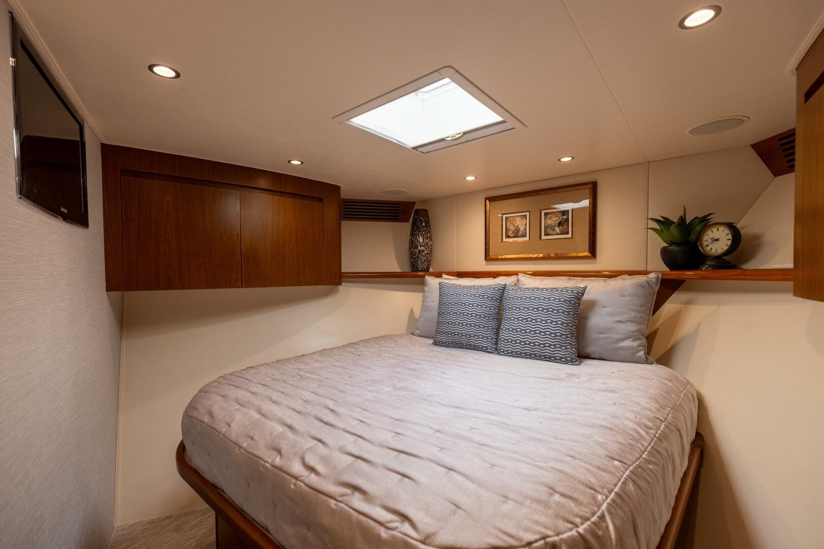 2011 Viking 70 Convertible — photo 53