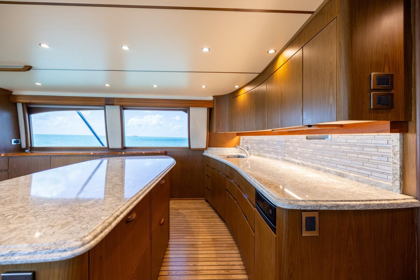 2011 Viking 70 Convertible — photo 43