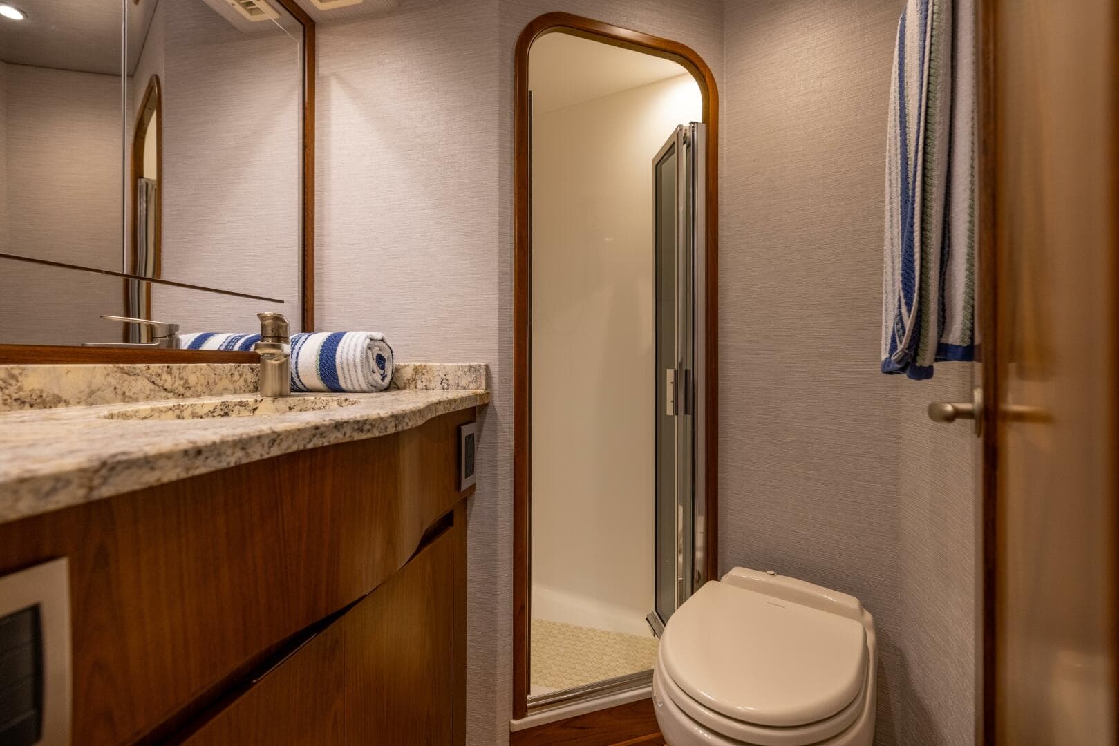 2011 Viking 70 Convertible — photo 54