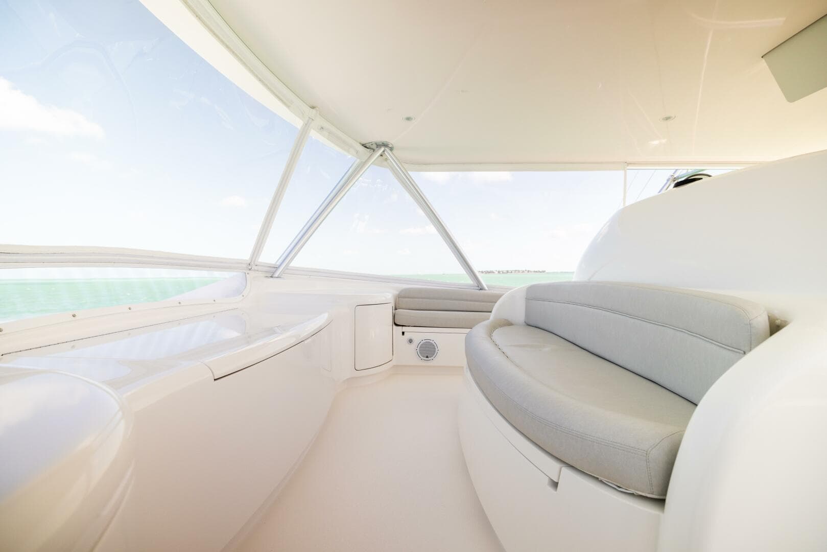 2011 Viking 70 Convertible — photo 40