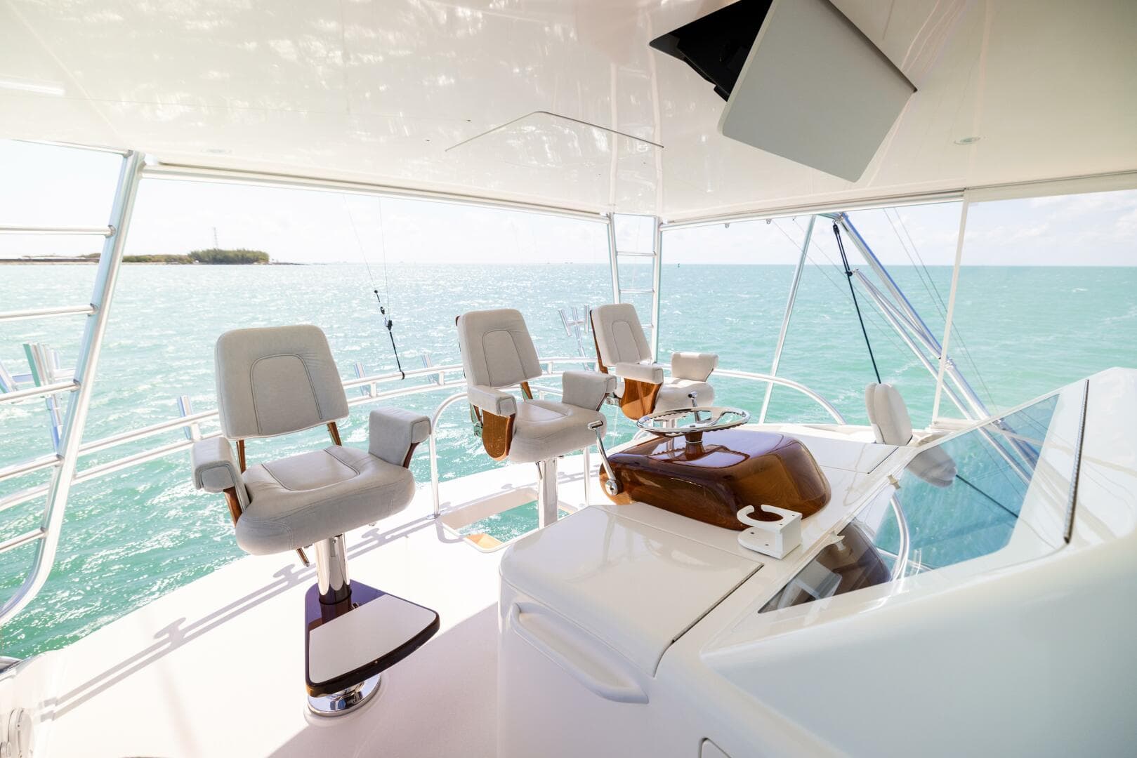 2011 Viking 70 Convertible — photo 31