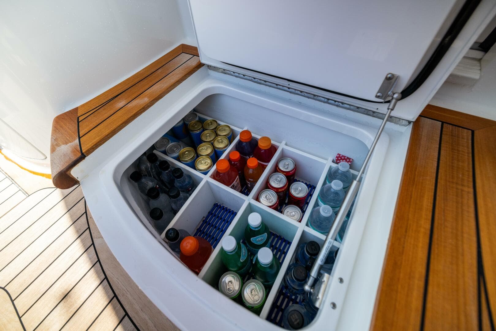 2011 Viking 70 Convertible — photo 78