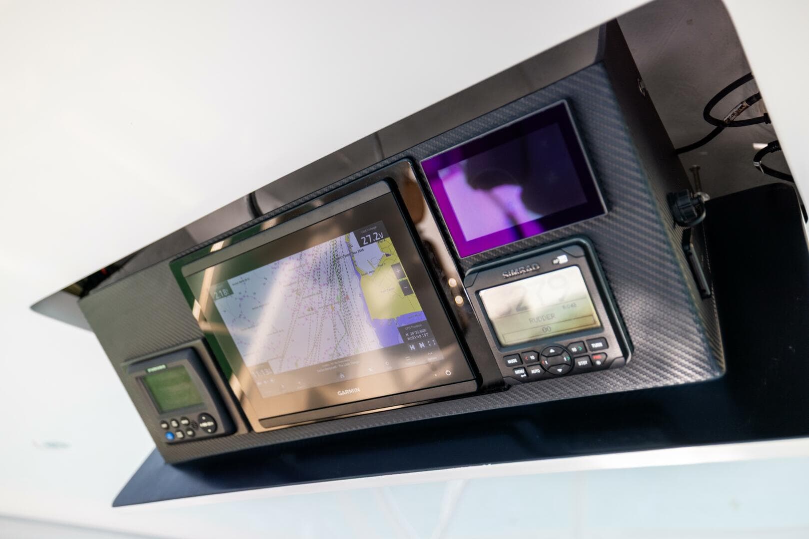 2011 Viking 70 Convertible — photo 33