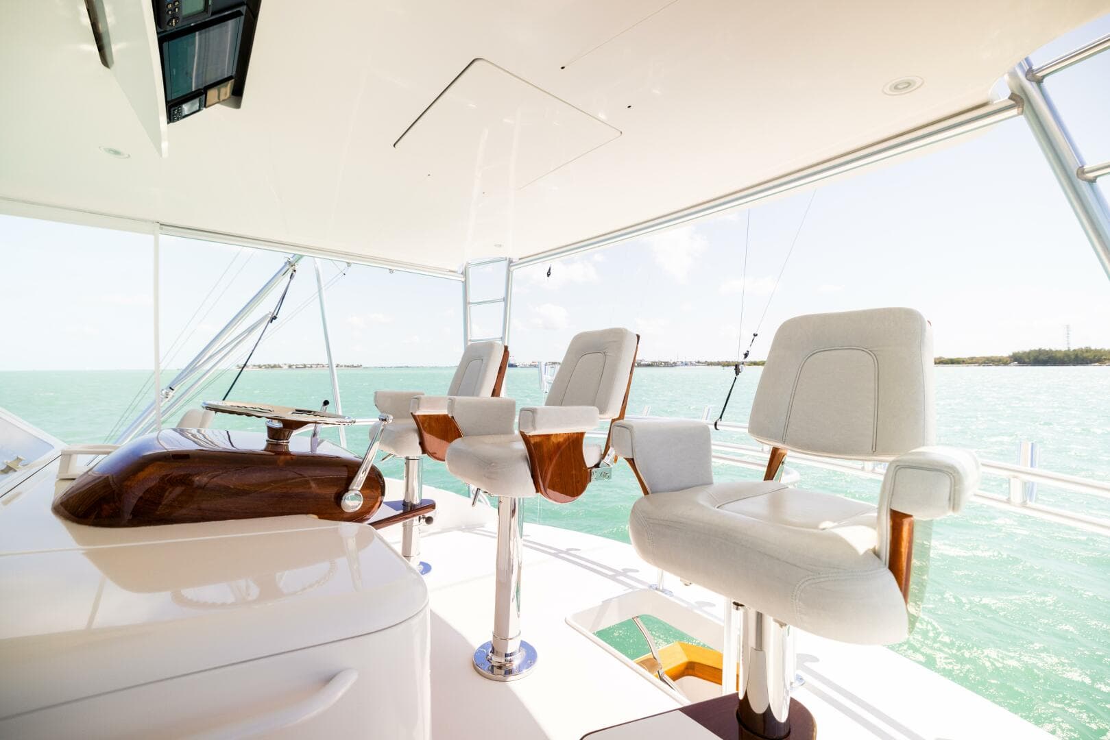 2011 Viking 70 Convertible — photo 32