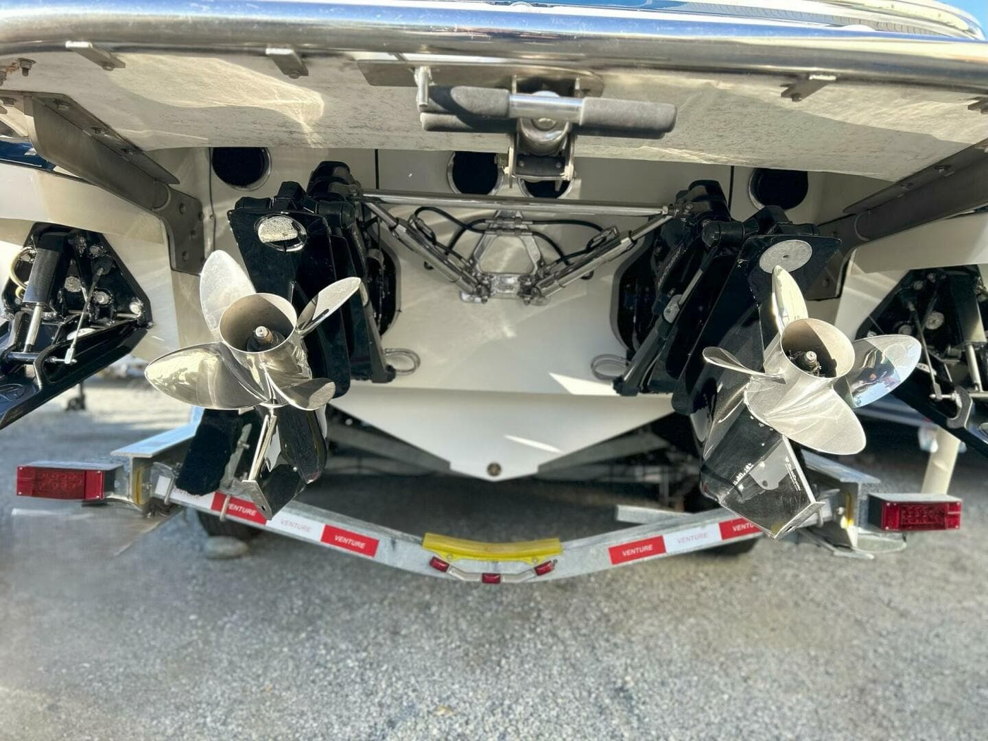 2005 Cobalt 343 — photo 11