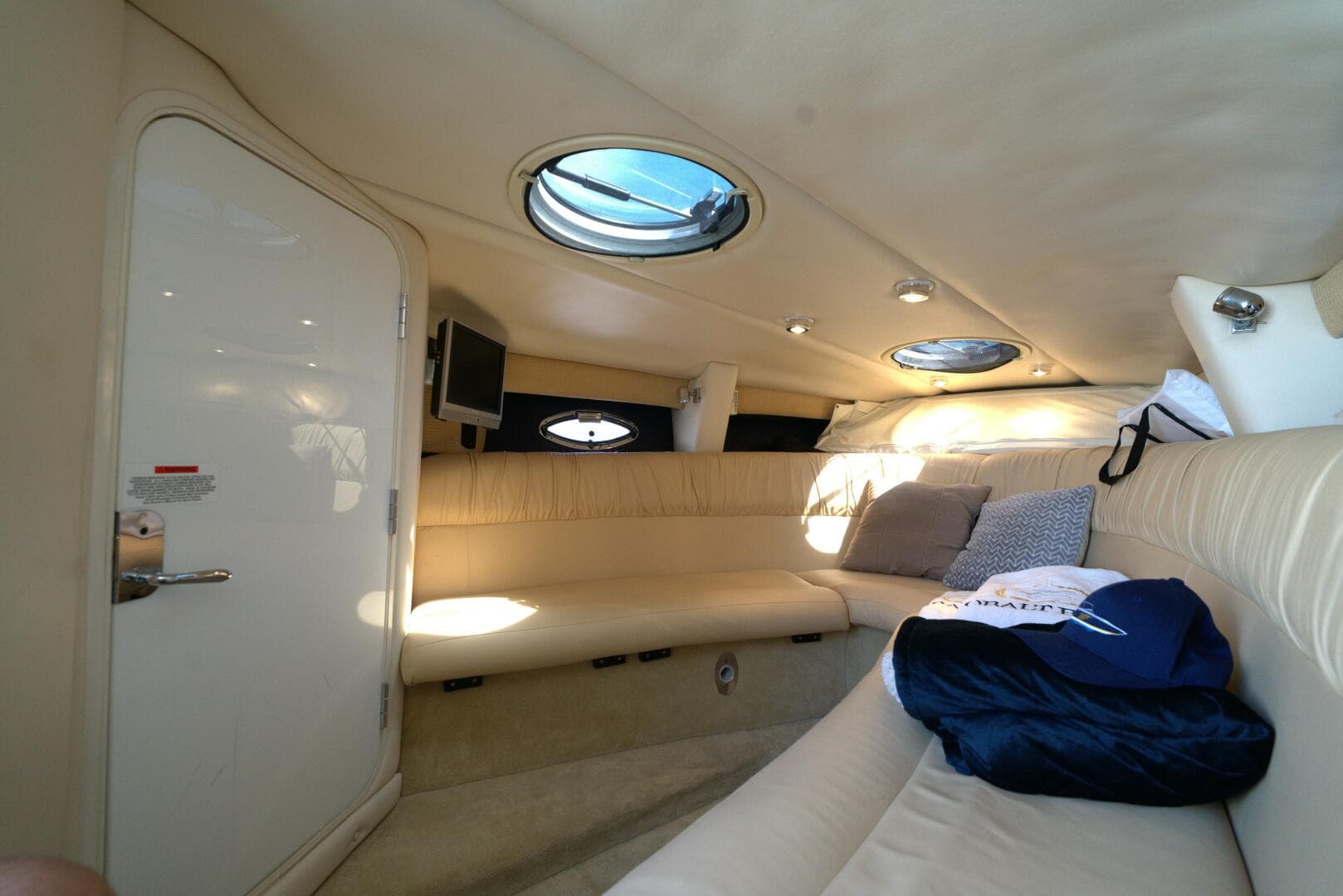 2005 Cobalt 343 — photo 47