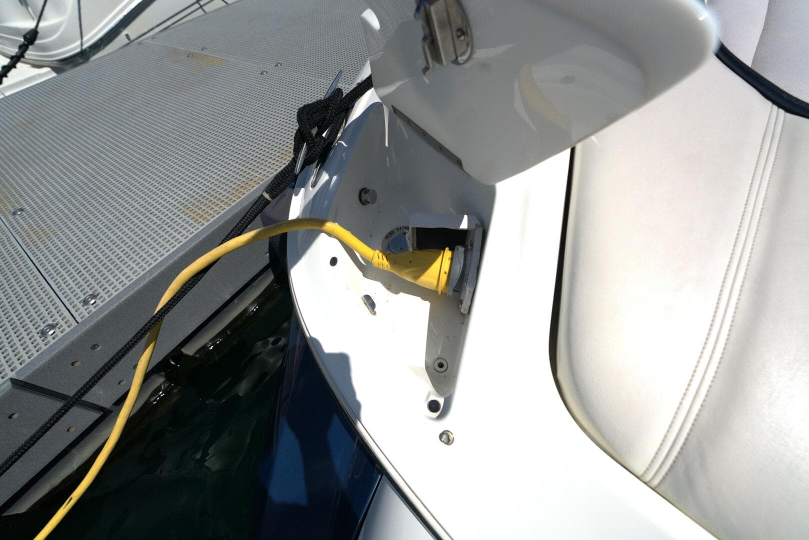 2005 Cobalt 343 — photo 87