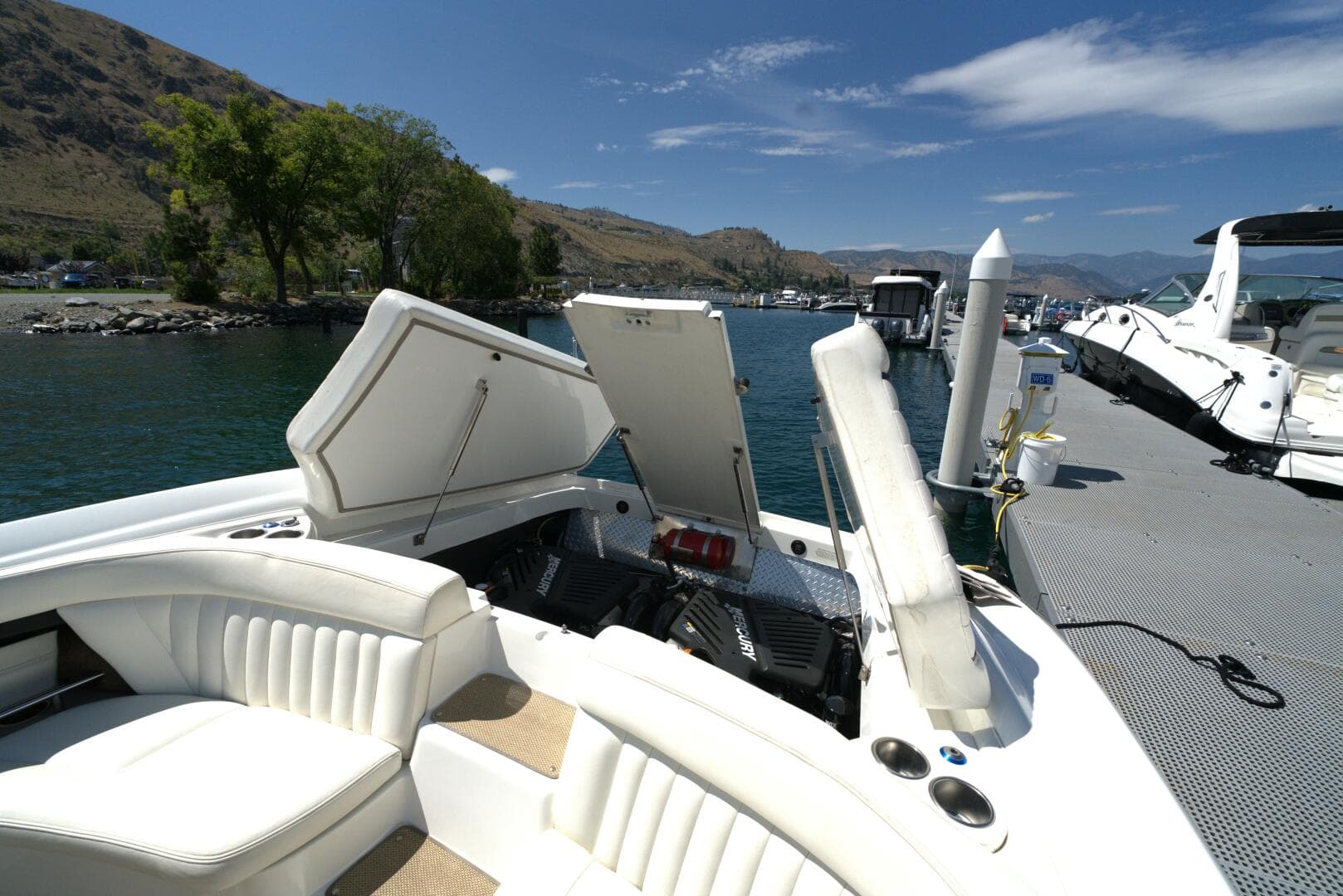 2005 Cobalt 343 — photo 82