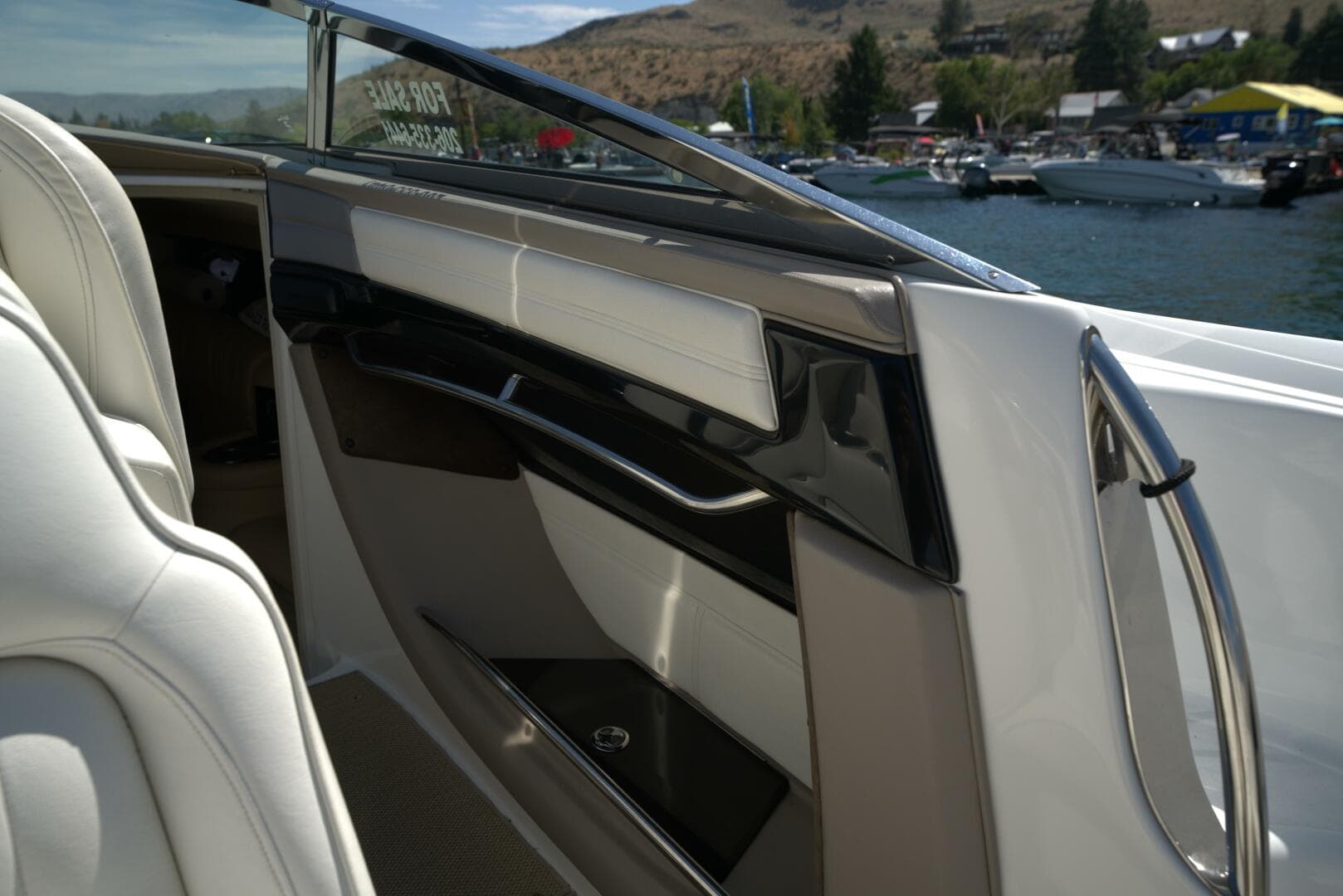 2005 Cobalt 343 — photo 33