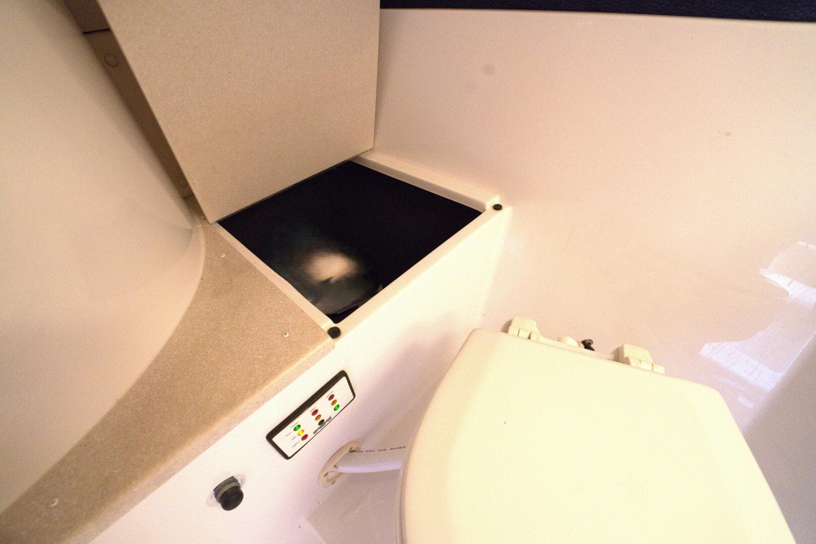 2005 Cobalt 343 — photo 55