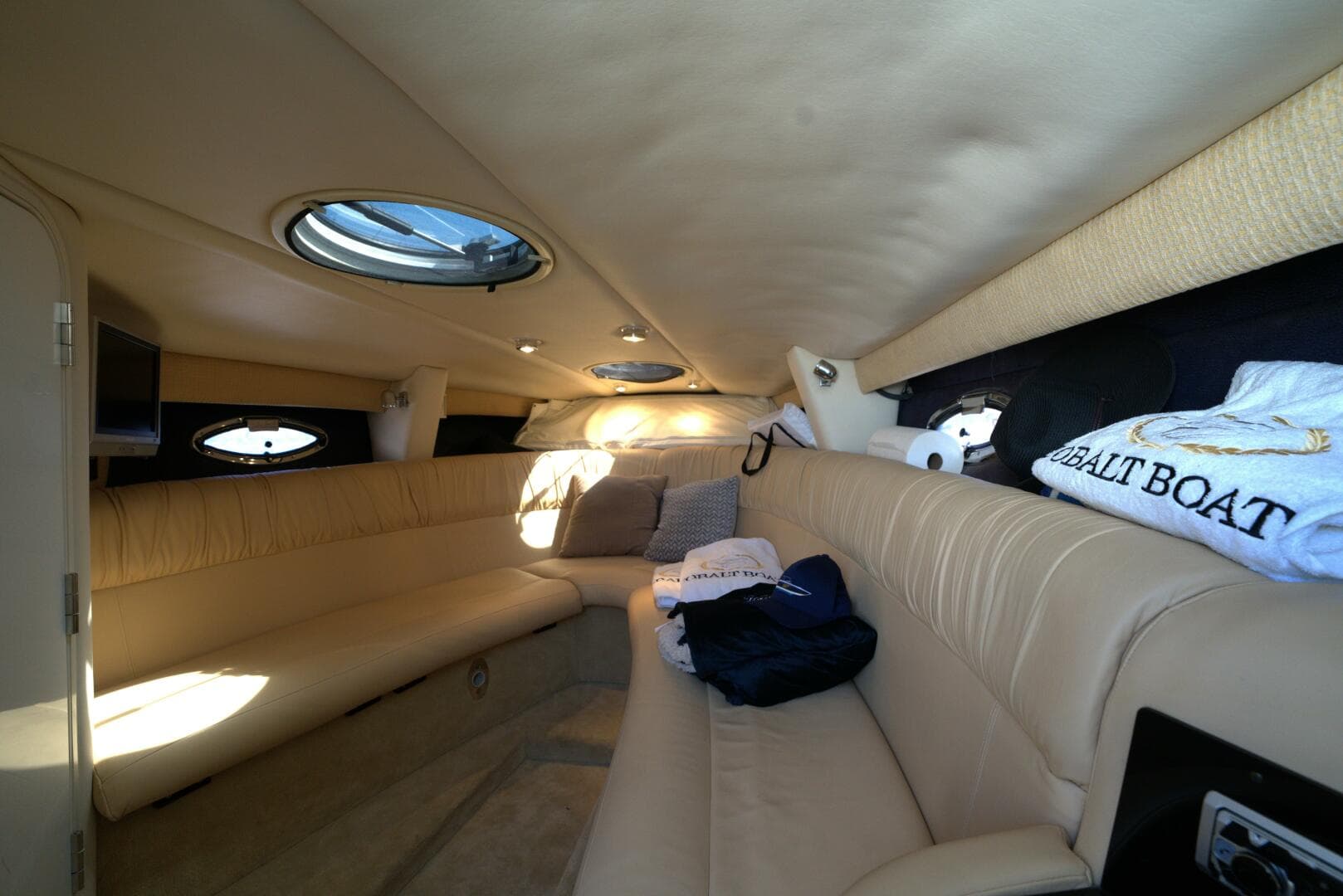 2005 Cobalt 343 — photo 45