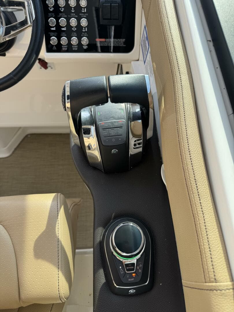 2019 Sea Ray 320 Sundancer — photo 68