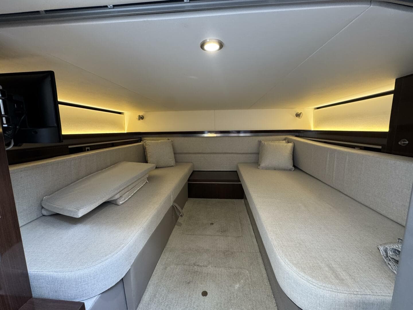 2019 Sea Ray 320 Sundancer — photo 77