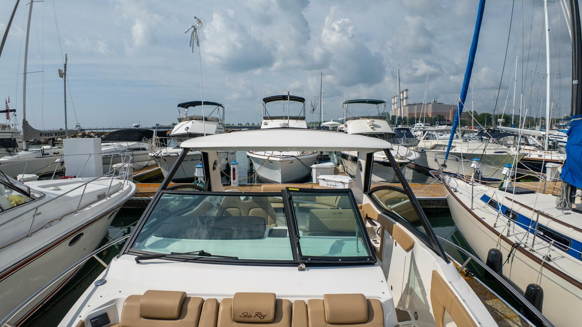 2019 Sea Ray 320 Sundancer — photo 54
