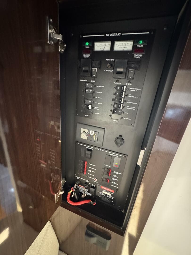 2019 Sea Ray 320 Sundancer — photo 76