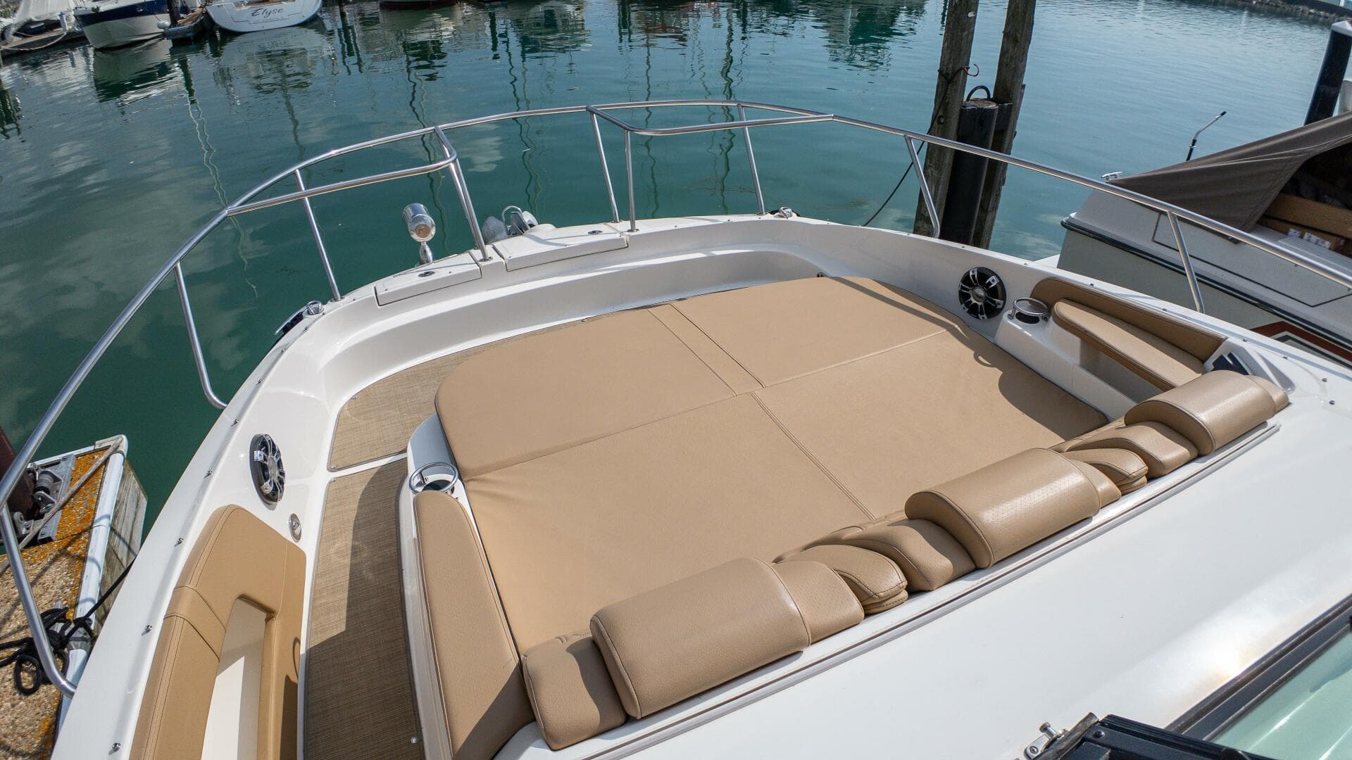 2019 Sea Ray 320 Sundancer — photo 51