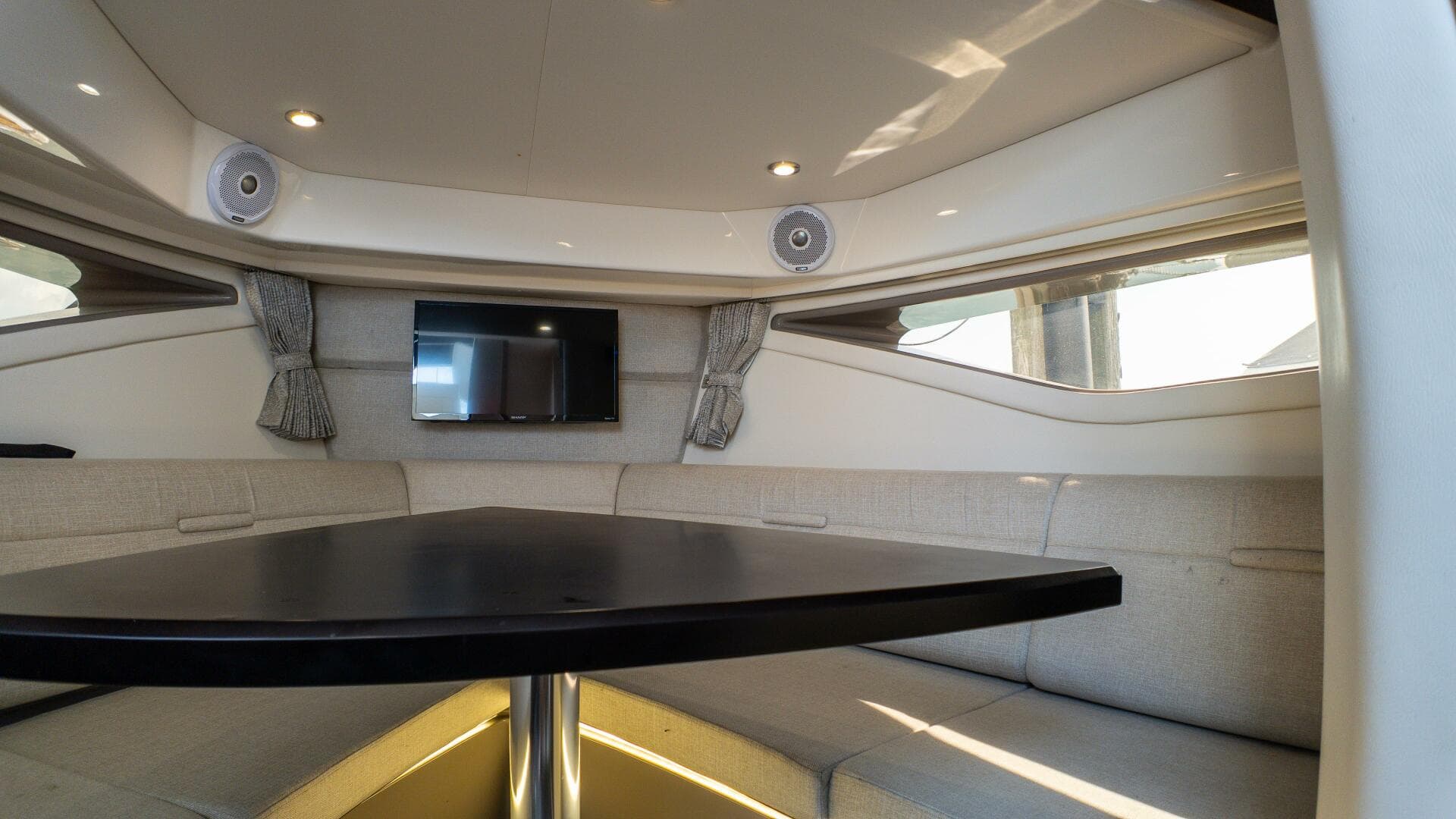 2019 Sea Ray 320 Sundancer — photo 34