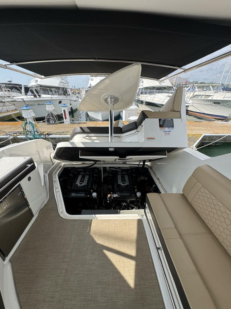 2019 Sea Ray 320 Sundancer — photo 88