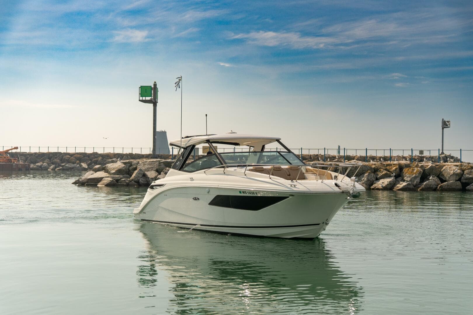 2019 Sea Ray 320 Sundancer — photo 3
