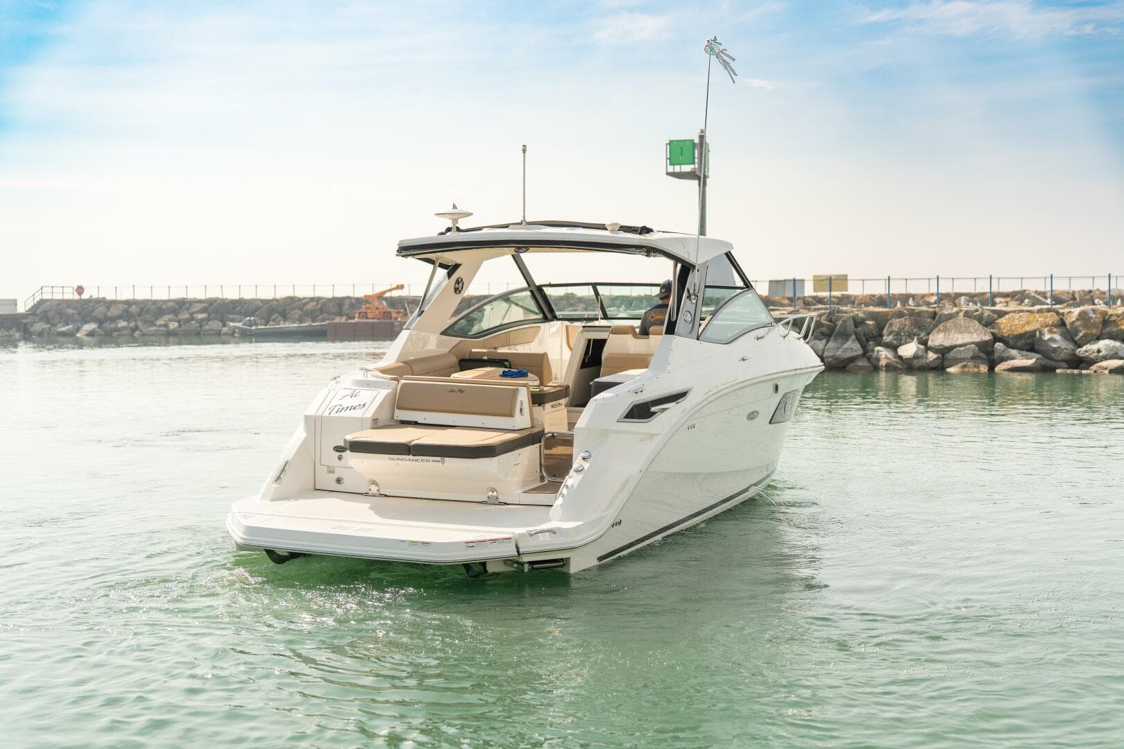 2019 Sea Ray 320 Sundancer — photo 9