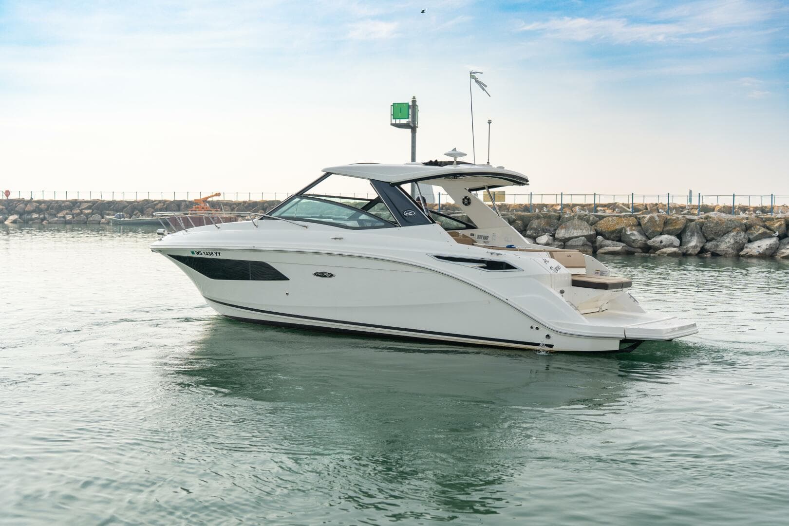 2019 Sea Ray 320 Sundancer — photo 5