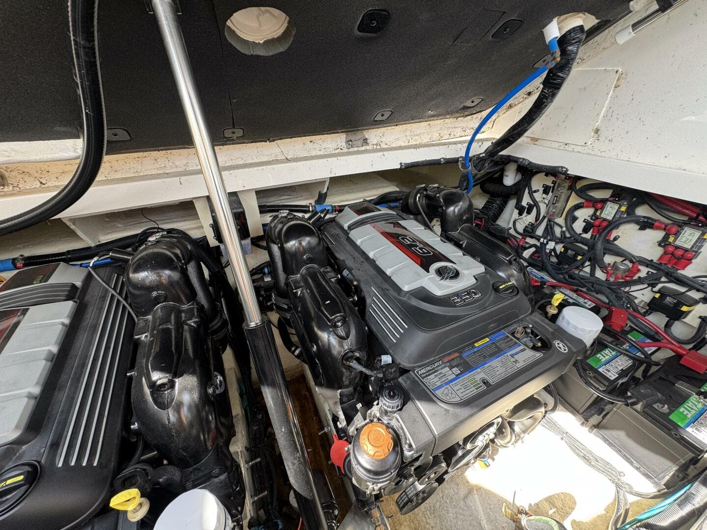 2019 Sea Ray 320 Sundancer — photo 83