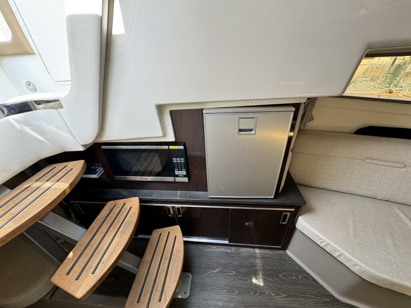 2019 Sea Ray 320 Sundancer — photo 80